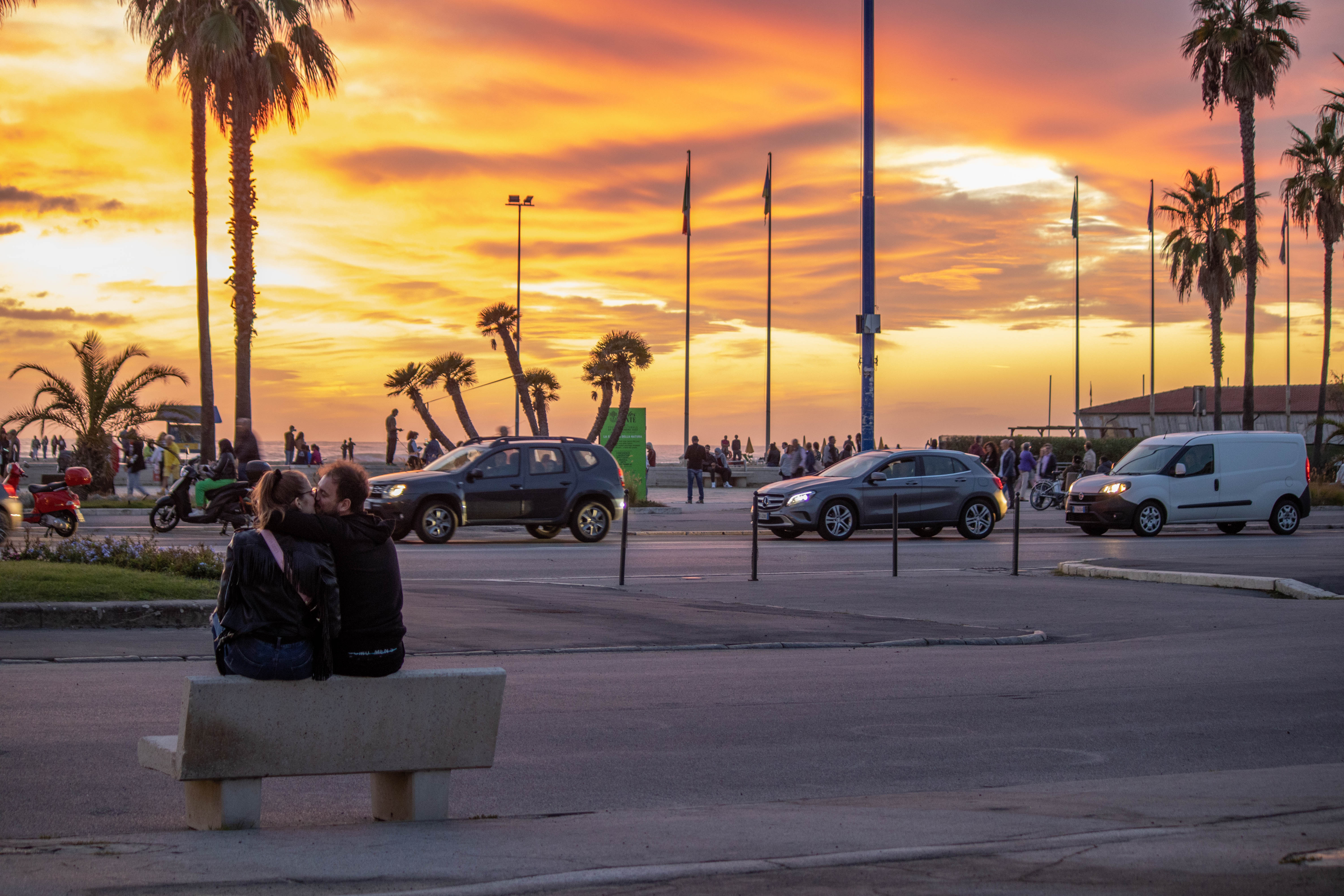 Un bacio sotto il tramonto di PhotoGrossi