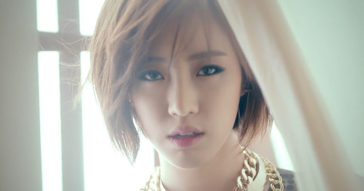 T-ARA's Eunjung with her old on "Vitamin"