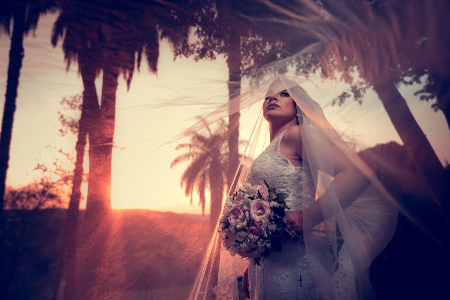 Fotografo di matrimoni Fernando Vieira Gajardo (fernandovieirar). Foto del 14 maggio 2019