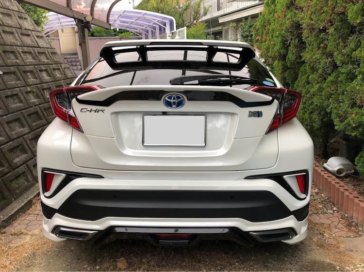 C-HRのタイ純正・ガーニッシュ・ハンドルプロテクター・同色・チロルに関するカスタム事例の投稿画像1枚目