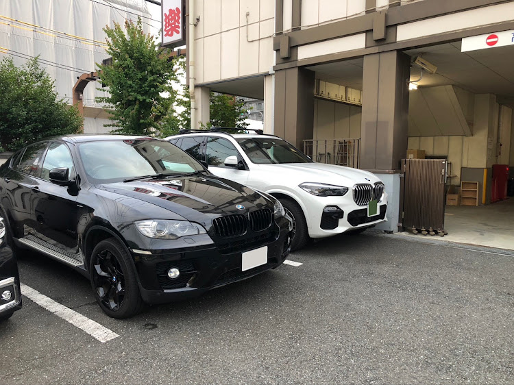 X6のBMW・カニ・コラボに関するカスタム事例の投稿画像1枚目