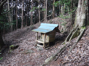 道の脇に祠