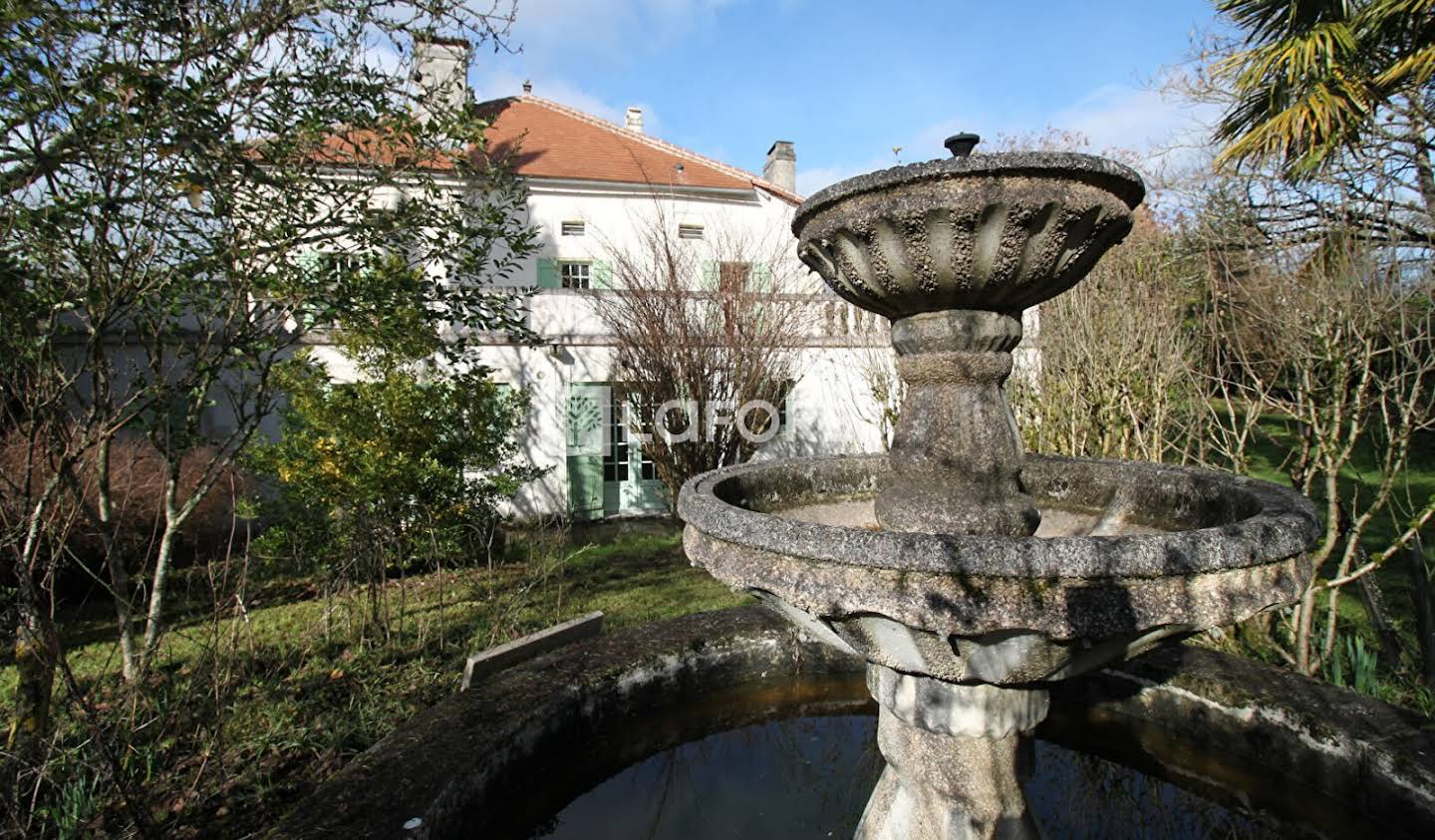 Property Paussac-et-Saint-Vivien