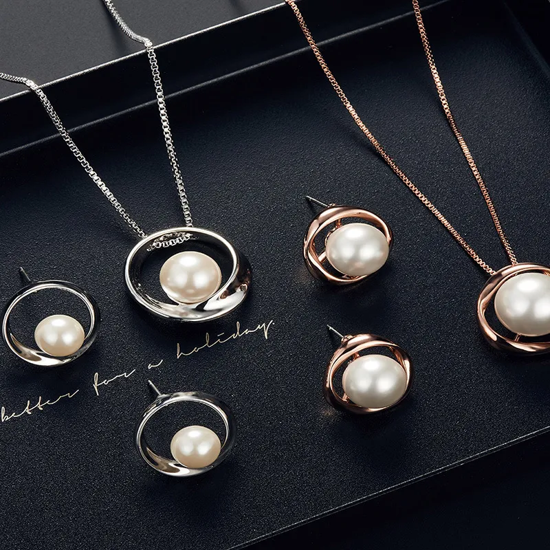 Legering imitatie parel bruids sieraden ketting en oorbellen set. Schitterende bruidssieraden, perfect voor de bruiloft.