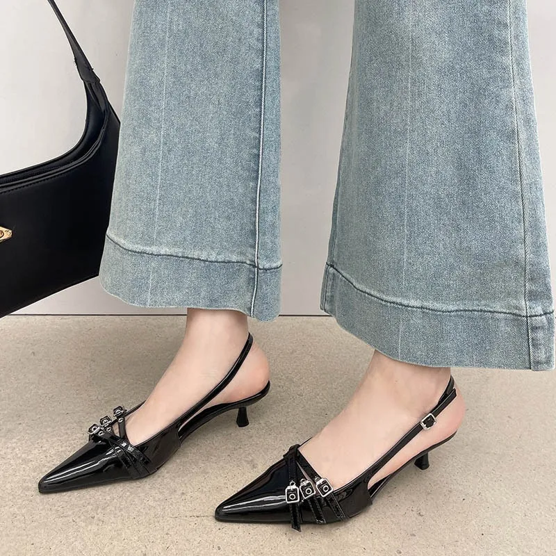 Elegante Damen High Heel Schuhe für Frühling, Knöchelriemen, spitz, mit Schnalle. Stilvolle dünne Absätze für Frauen.