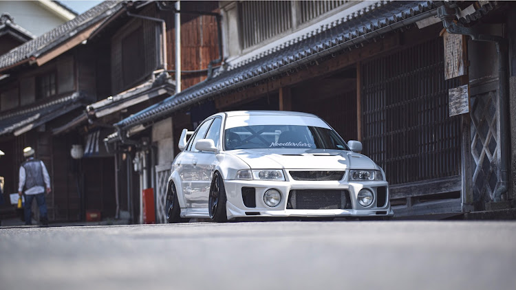 ランサーエボリューションの車高調整・DIYに関するカスタム事例の投稿画像1枚目