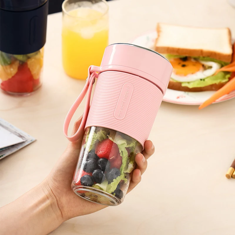 Frucht-Mixer-Shaker-Becher für gesunde Smoothies unterwegs. Einfache Zubereitung, ideal für Fitness, Sport und gesunde Ernährung.