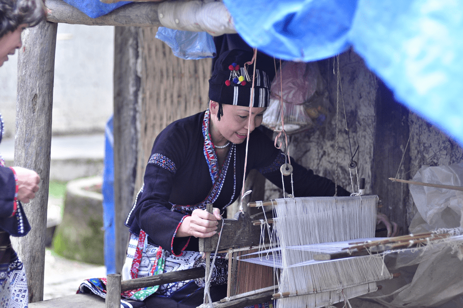 Get to know how a Vietnamese traditional ethnic costume is made