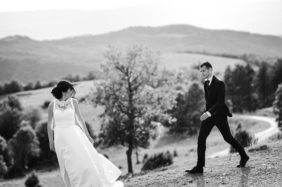 婚礼摄影师Borislav Danchov（luminar）。2019 6月27日的照片