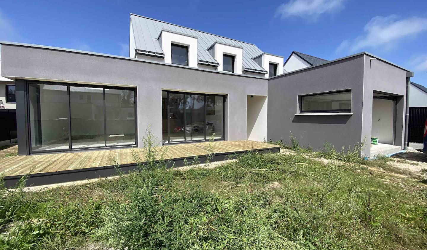 Maison contemporaine avec jardin et terrasse Ploemeur