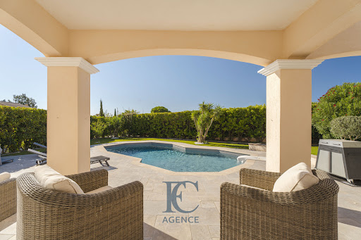 Covered terrace with swimming pool and garden - Prestige property for sale in Sanary-sur-Mer, 6 rooms, 4 bedrooms