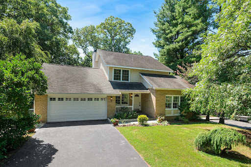 Rent this luxury property in North Potomac (United States) - House with tree garden and garage