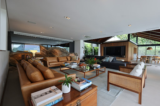 House with pool and garden 4