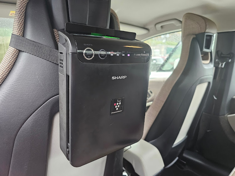 i3の空気清浄機取り付け・ドアパンチ注意・118i・BMW・アクセサリーソケットに関するカスタム事例の投稿画像2枚目