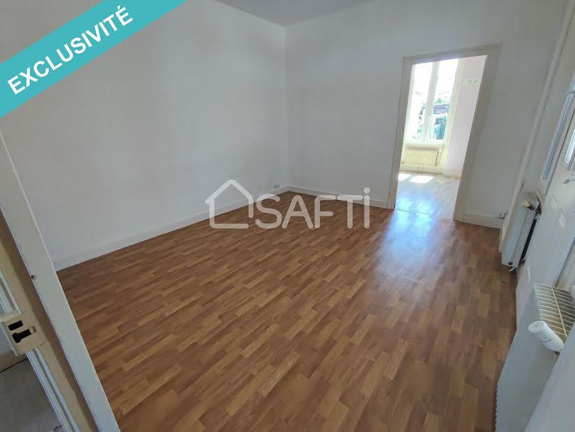 Vente maison 2 pièces 35 m² à Desertines (03630), 40 000 €