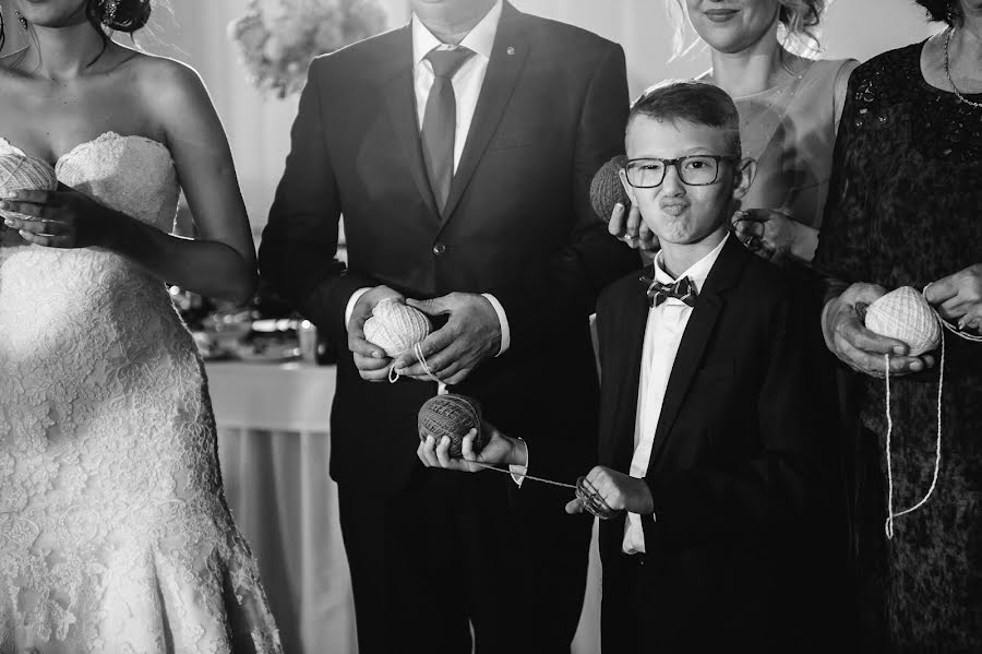 Fotógrafo de casamento Konstantin Tarasenko (kostya93). Foto de 5 de fevereiro 2018