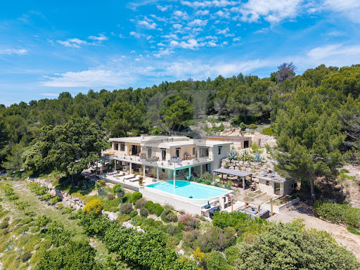Villa with pool and terrace 1