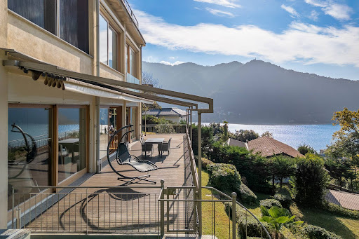 Luxury apartment / penthouse for sale in Cernobbio (Italy) - Wooden terrace with lake and mountain view