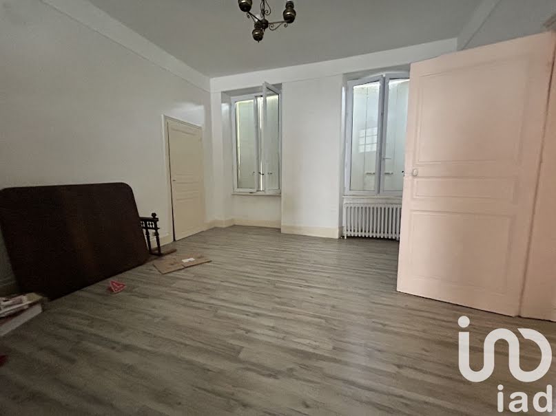 Vente maison 7 pièces 273 m² à Bezenet (03170), 146 000 €