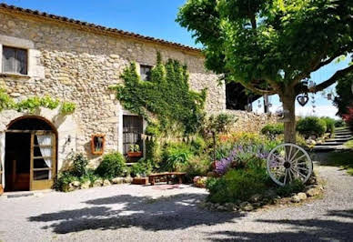 Maison avec piscine et terrasse 1