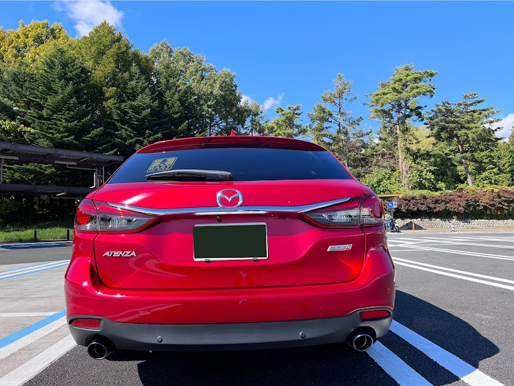 アテンザワゴンの愛車のお尻はこんな感じ・青空と愛車に関するカスタム事例の投稿画像1枚目