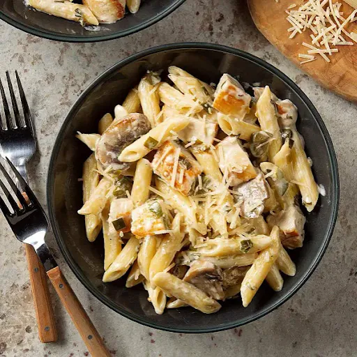 White Sauce Chicken Pasta With Coke Can