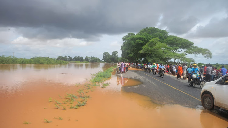 The flooded section between Madogo Town and Tana River Bridge after Tan River burst its banks.