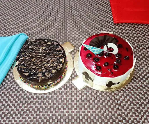 Kitkat Crunch And Blueberry Cake