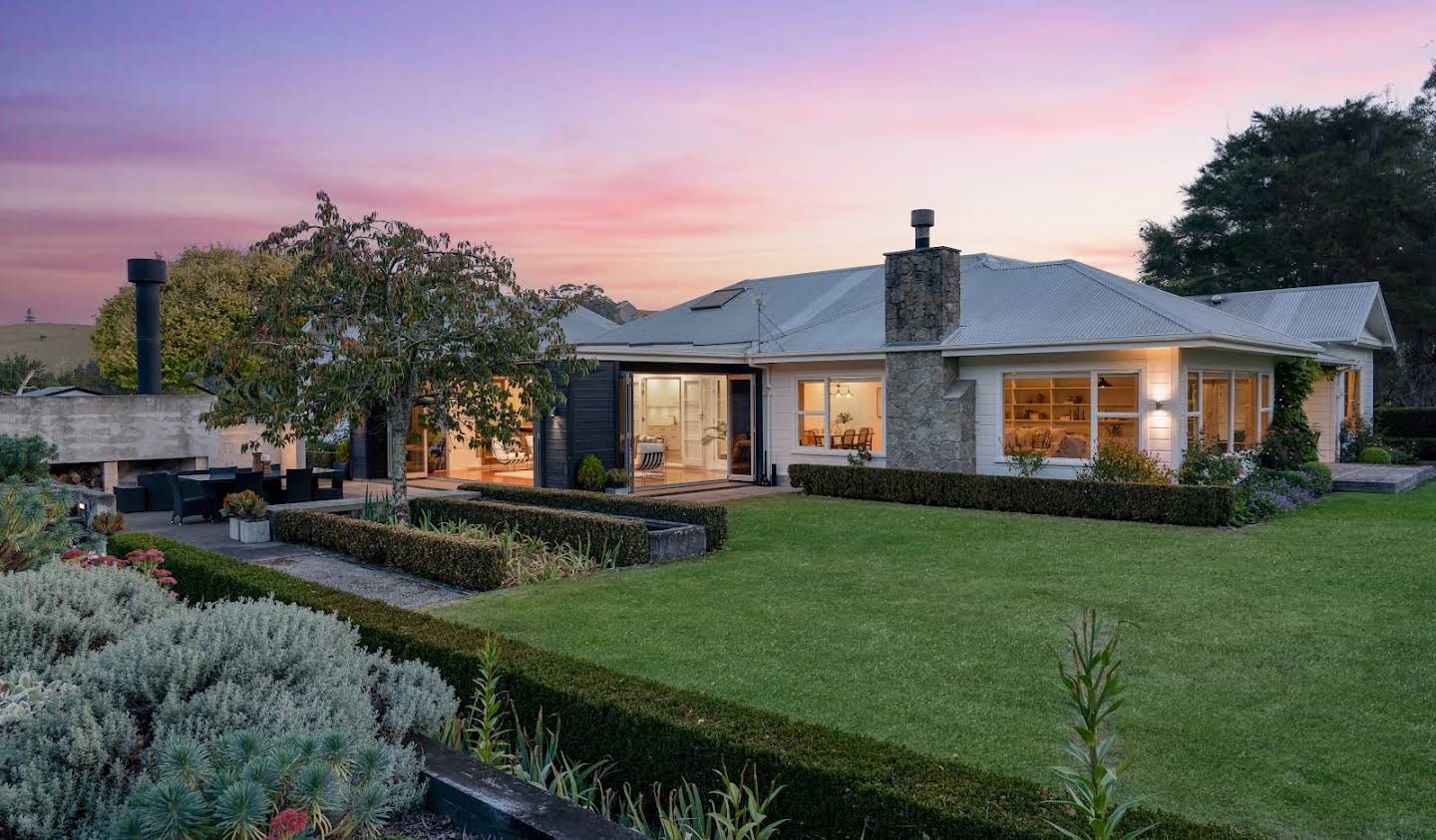 House with pool and garden Napier