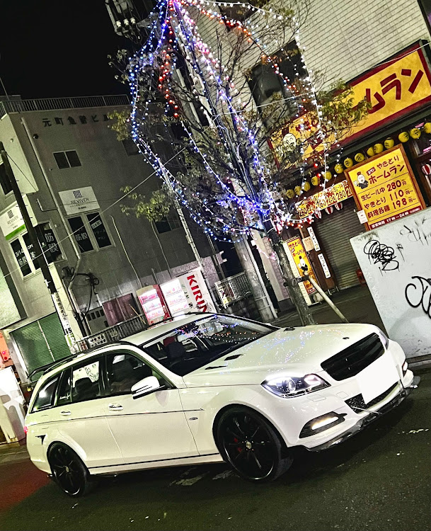 Cクラス ステーションワゴンのあー勘違い😂・グリルつきました✌️・エンブレムレスグリル・メーカーの方ごめんなさい🙏🙏・ハイ　カッコいい❣️に関するカスタム事例の投稿画像6枚目
