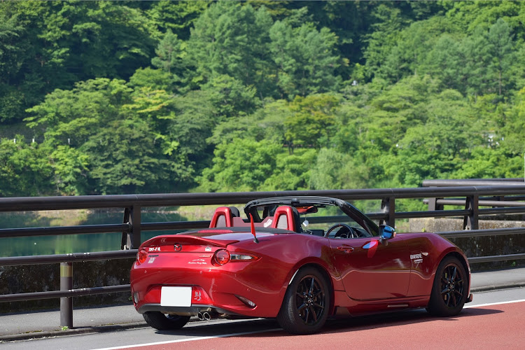 RX-8のCrystal 8・両儀織号・新旧Mazdaスポーツカー・梅雨の晴れ間・生脚に関するカスタム事例の投稿画像8枚目