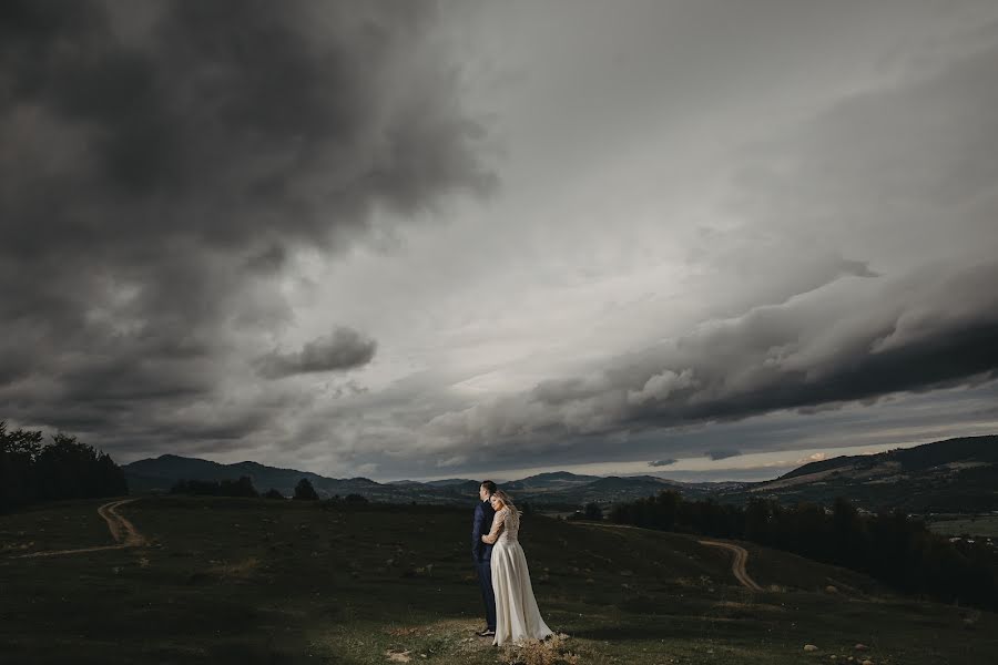 Wedding photographer Istoc Marius (istocmarius). Photo of 5 October 2021