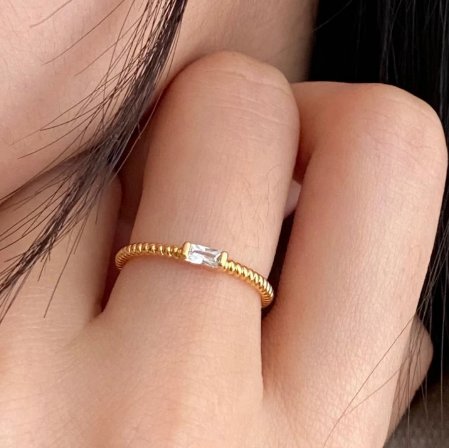 Veelzijdige vintage sieradenring in 925 Sterling zilver met zirkonium diamant design voor dames. Klassiek en tijdloos.