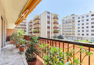 Apartment with terrace 1
