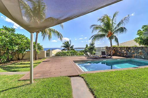 Villa with pool and terrace 3
