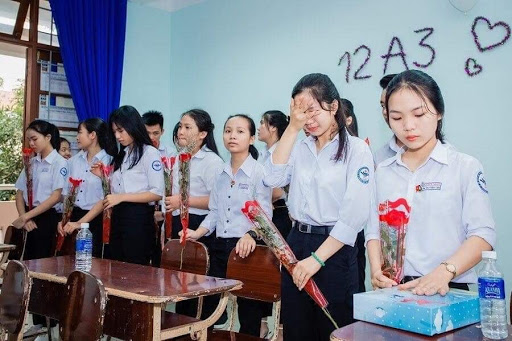 Những khoảnh khắc đáng nhớ của buổi họp lớp cuối trong màu áo học sinh