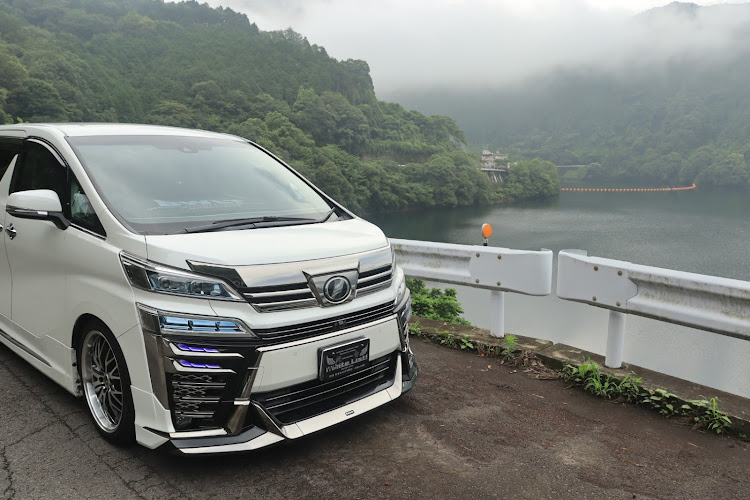 ヴェルファイアのバンガローお泊まり・７月もよろしくお願いいたします・紫陽花と愛車・ダムの湖畔に関するカスタム事例の投稿画像5枚目