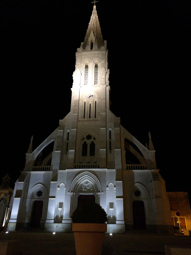 Église De Becon Les Granits