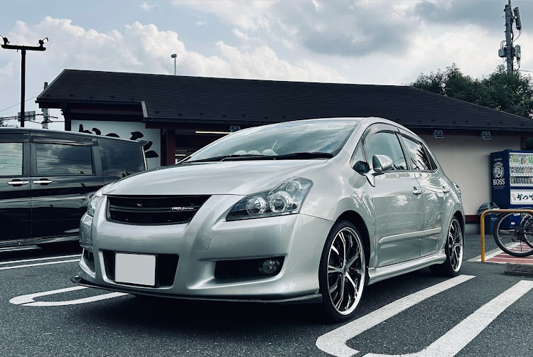 ブレイドのかつや駐車場・狭山市・出勤前に腹ごしらえ・シルバーはビカビカで乗りたい派に関するカスタム事例の投稿画像1枚目