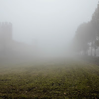 "Attraversa la nebbia...Entra nel castello..." di mpphoto