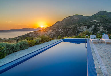 Seaside villa with garden and terrace 3