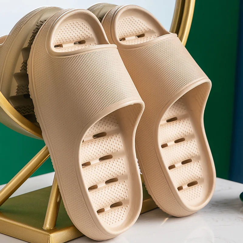 Zachte, lekvrije, dikke slippers voor thuisbadkamer, antislip, voor comfort en veiligheid in huis.