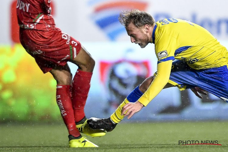 STVV-middenvelder Roman Bezus doet zijn verhaal over bizarre rode kaart tegen Zulte Waregem