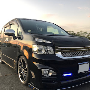 ヴォクシー ZRR70W