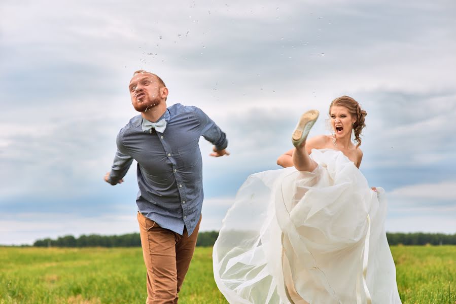 Fotógrafo de casamento Sergey Lomanov (svfotograf). Foto de 10 de março 2017