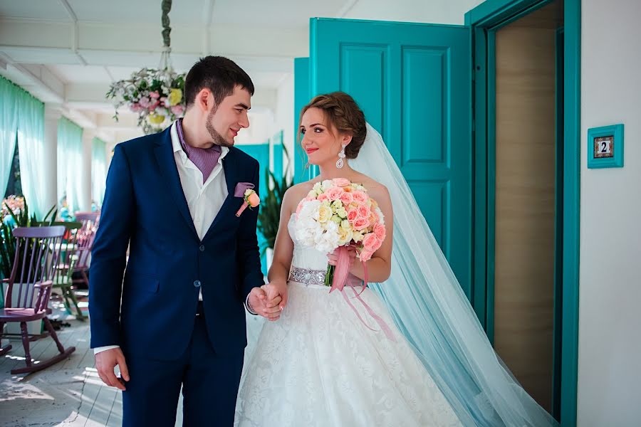 Fotógrafo de casamento Darina Limarenko (andriyanova). Foto de 18 de novembro 2015