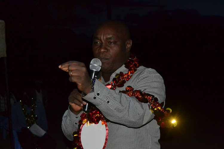 Kitui Senator Enoch Wambua addresses a meeting at Nzalae Secondary School in Mwingi West constituency on Saturday