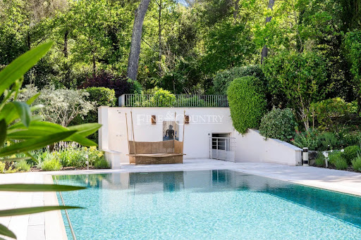 Villa with pool and garden 5