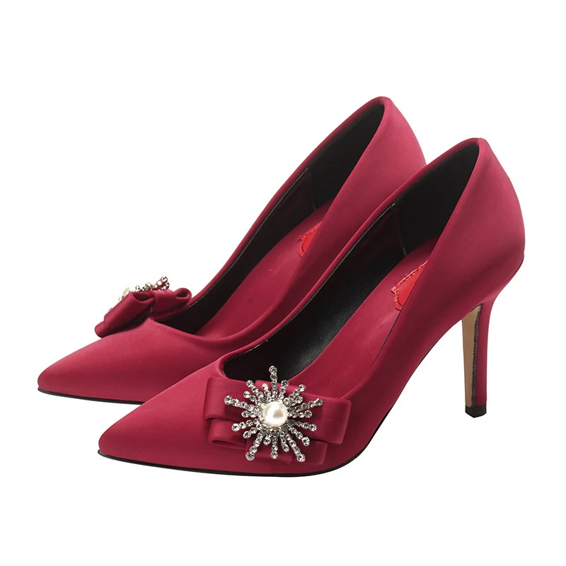 Title 7, Champagne bruidsmeisjes schoenen met hoge stile...