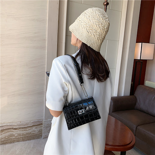 Title 5, Shoulder chain bag, a stylish and practical way...